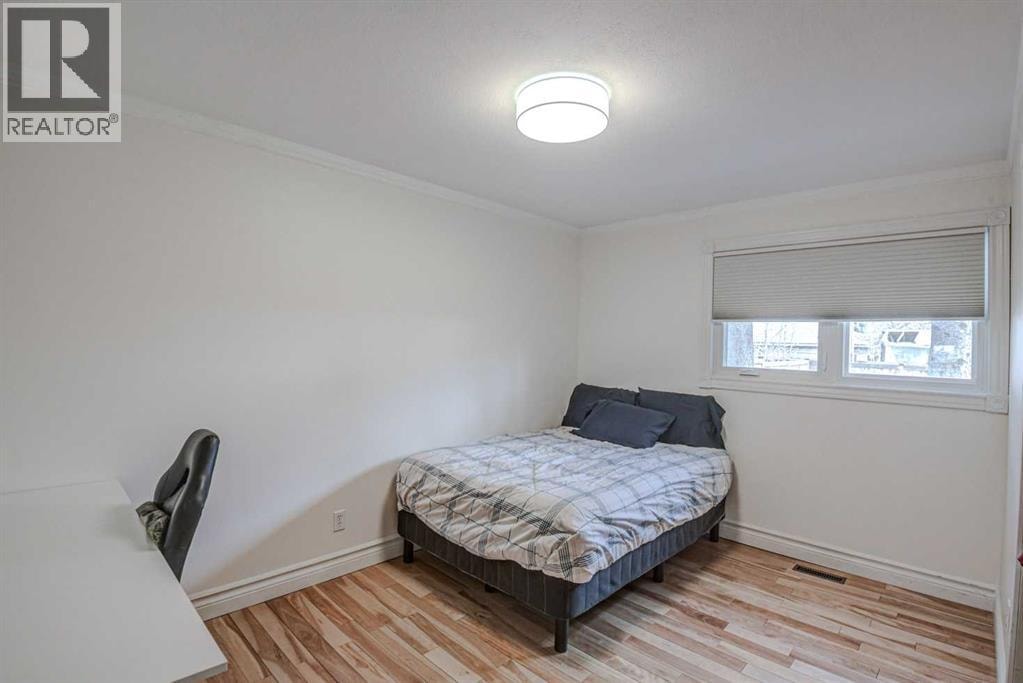 8116 33 Avenue NW — photo 22