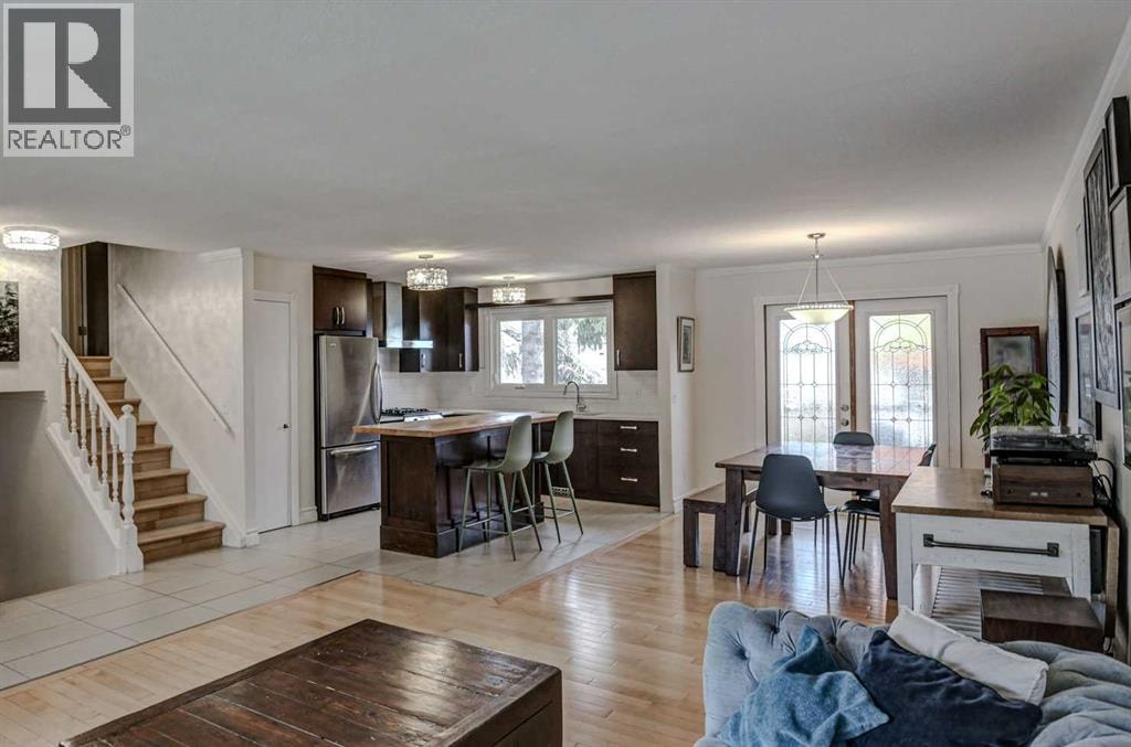 8116 33 Avenue NW — photo 3