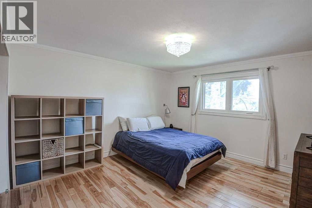 8116 33 Avenue NW — photo 15