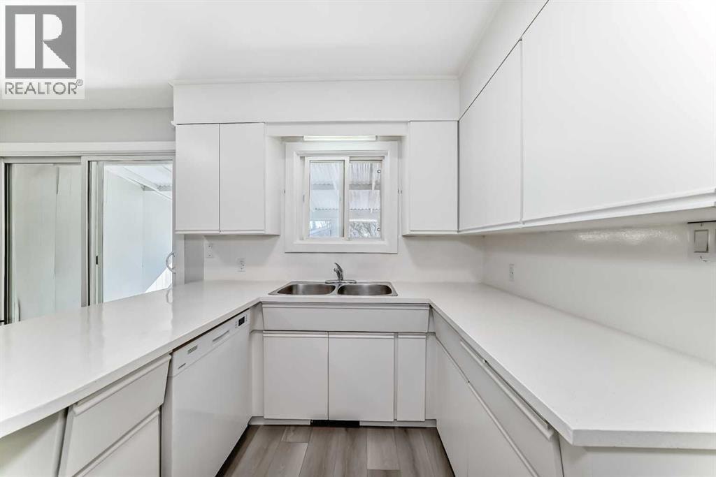 1508 45 Street SE — photo 11