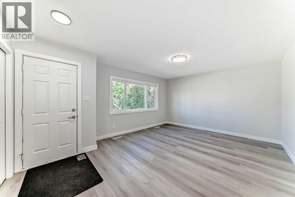 1508 45 Street SE — photo 4