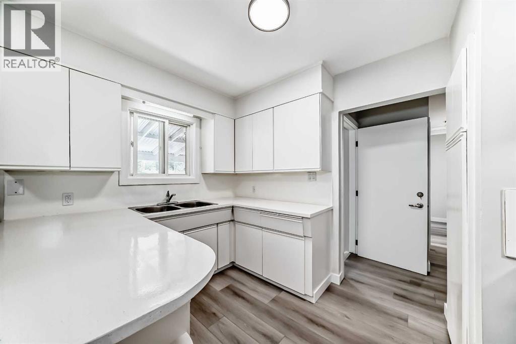 1508 45 Street SE — photo 10