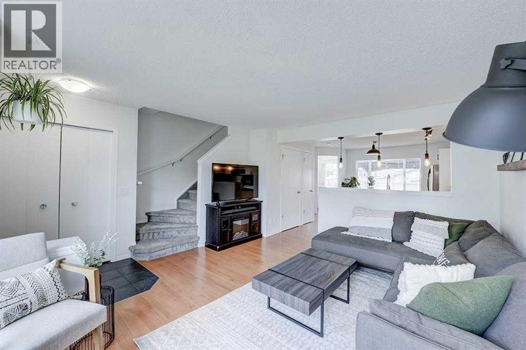 12 Elgin Meadows View SE — photo 4