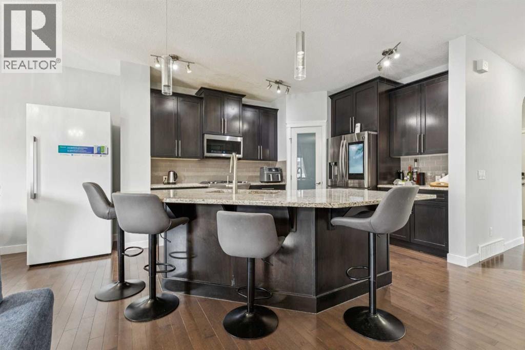 325 Evanspark Gardens NW — photo 3