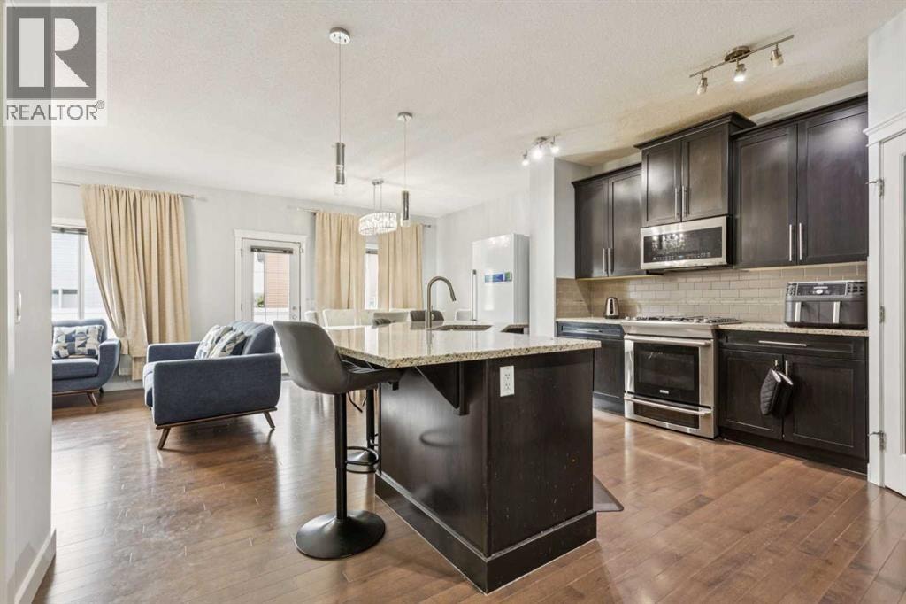 325 Evanspark Gardens NW — photo 2
