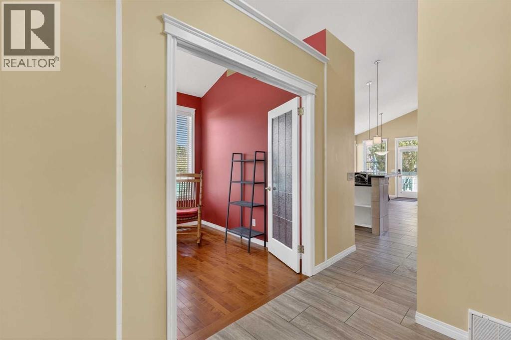 118 Invermere Drive Drive — photo 5