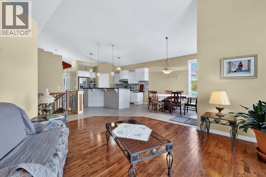 118 Invermere Drive Drive — photo 7