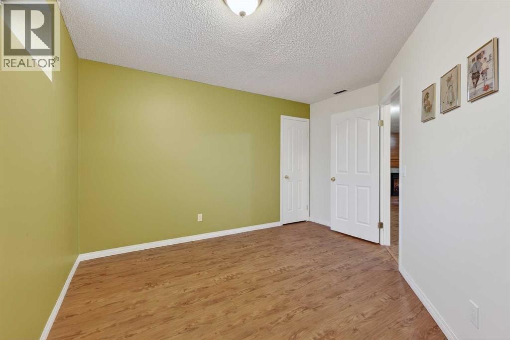 118 Invermere Drive Drive — photo 36