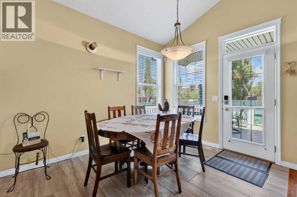 118 Invermere Drive Drive — photo 11