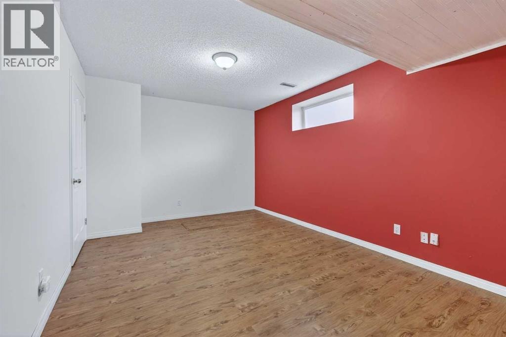 118 Invermere Drive Drive — photo 38