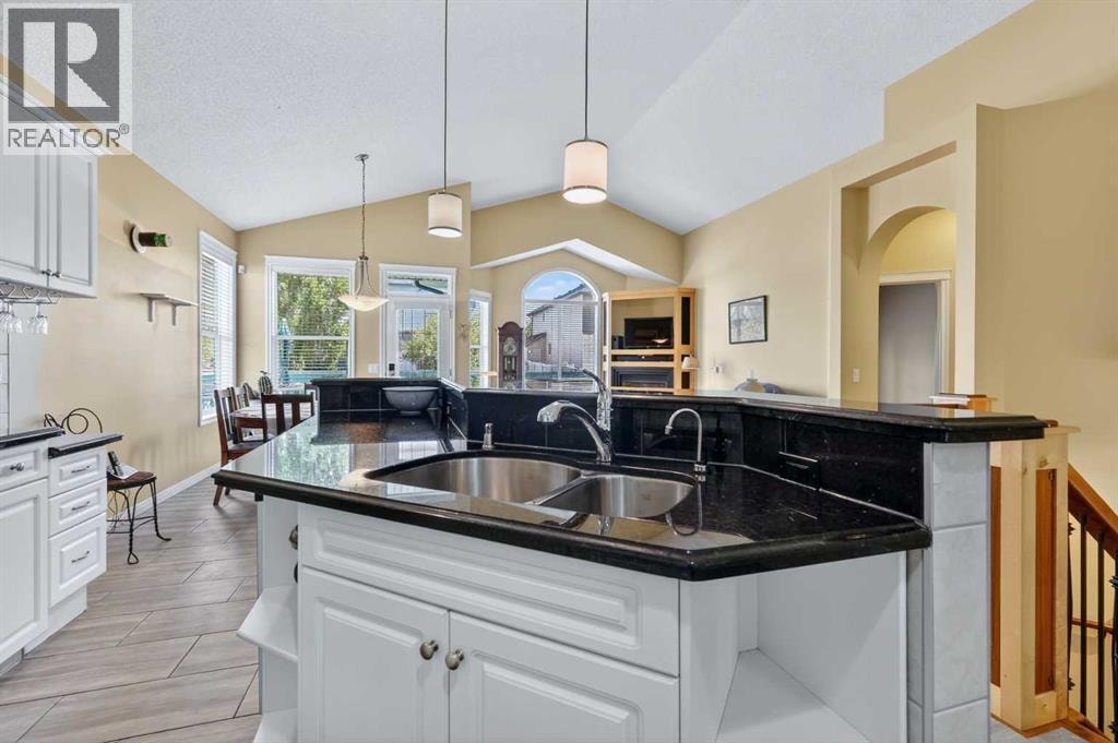 118 Invermere Drive Drive — photo 16