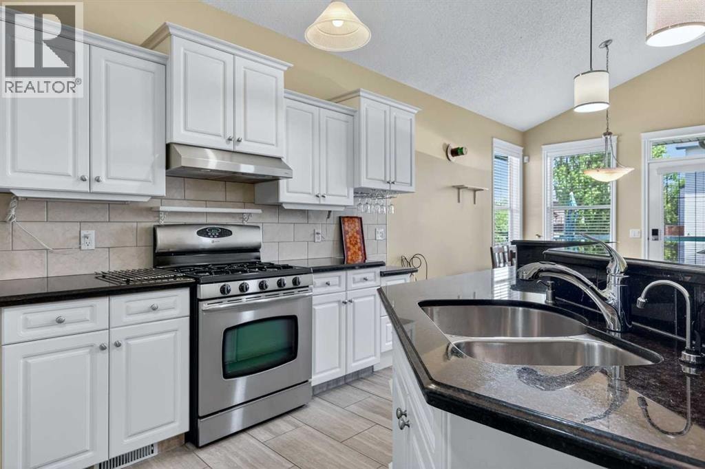 118 Invermere Drive Drive — photo 17