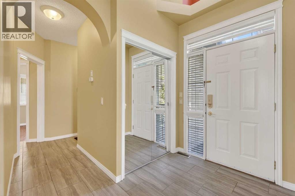 118 Invermere Drive Drive — photo 6