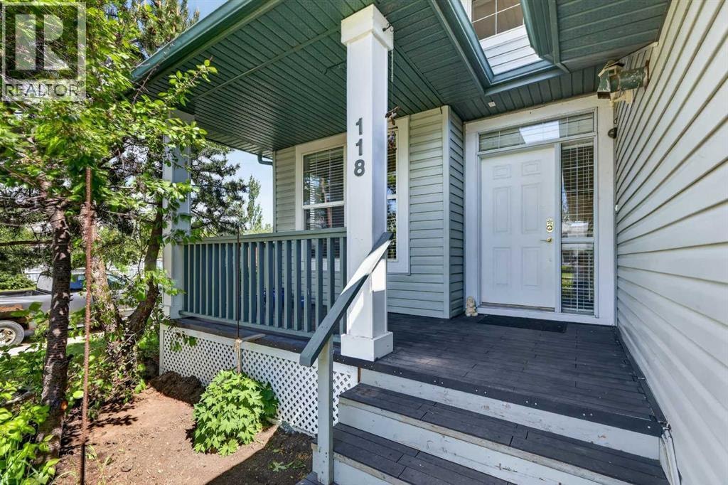 118 Invermere Drive Drive — photo 2