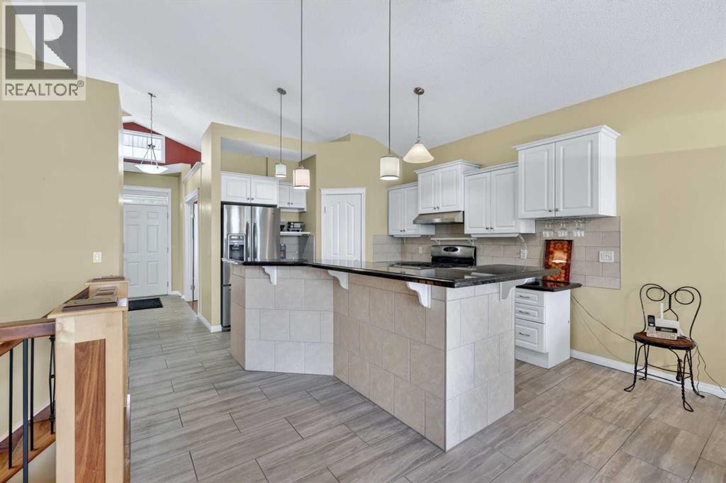 118 Invermere Drive Drive — photo 13