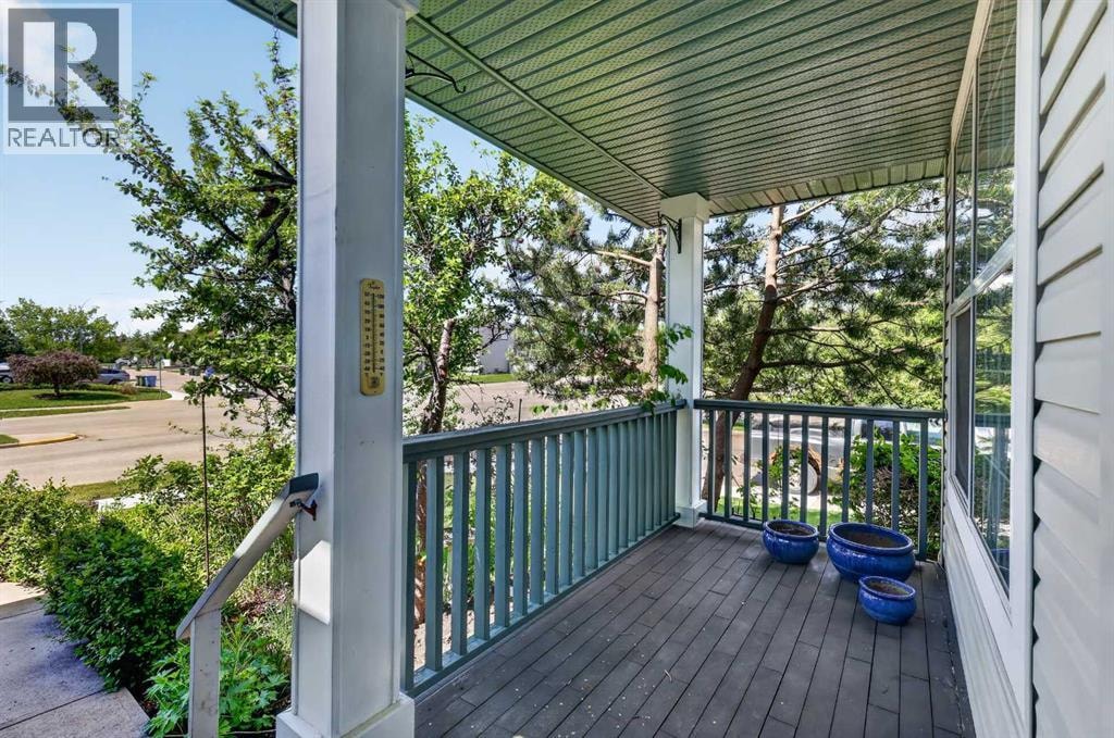118 Invermere Drive Drive — photo 3