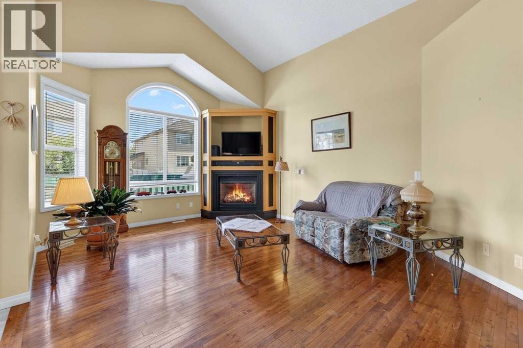 118 Invermere Drive Drive — photo 9