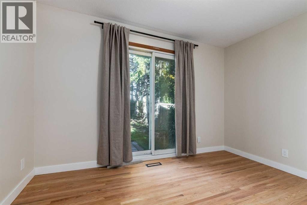 840 Raynard Crescent SE — photo 10