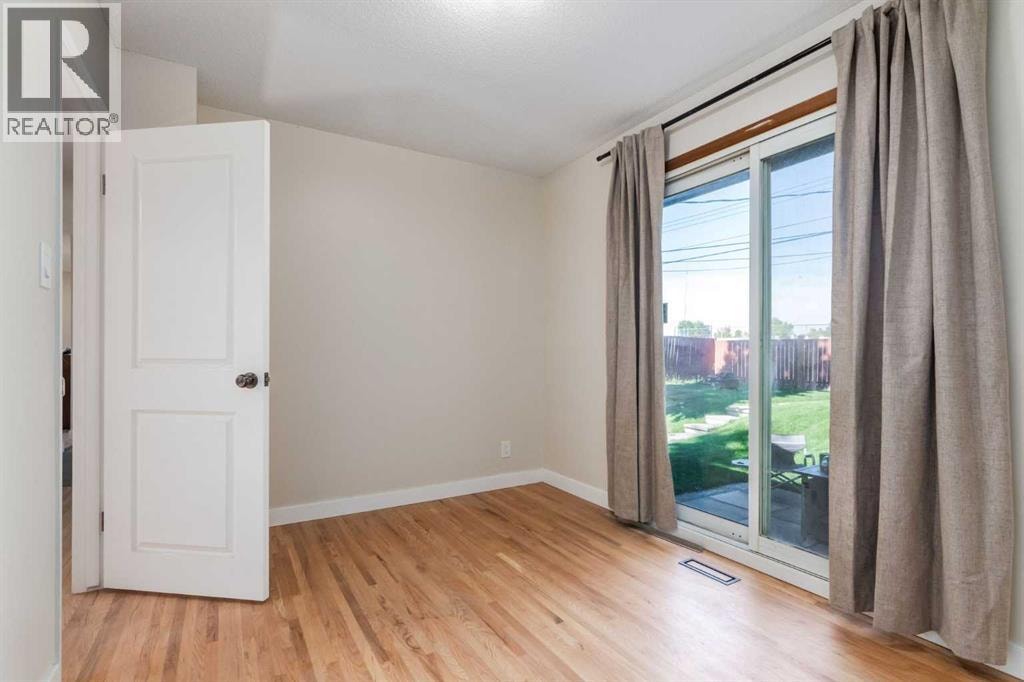 840 Raynard Crescent SE — photo 12