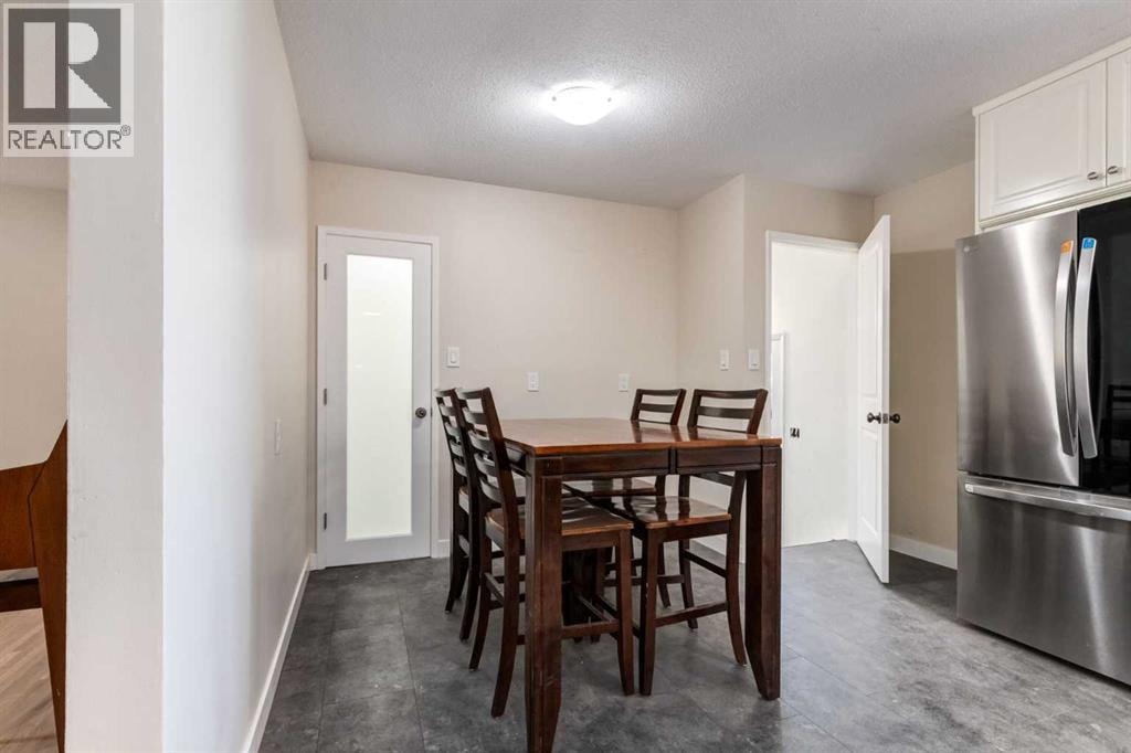 840 Raynard Crescent SE — photo 9