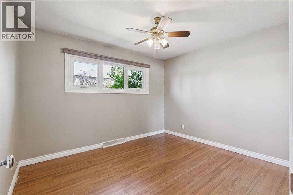 8028 5 Street SW — photo 11
