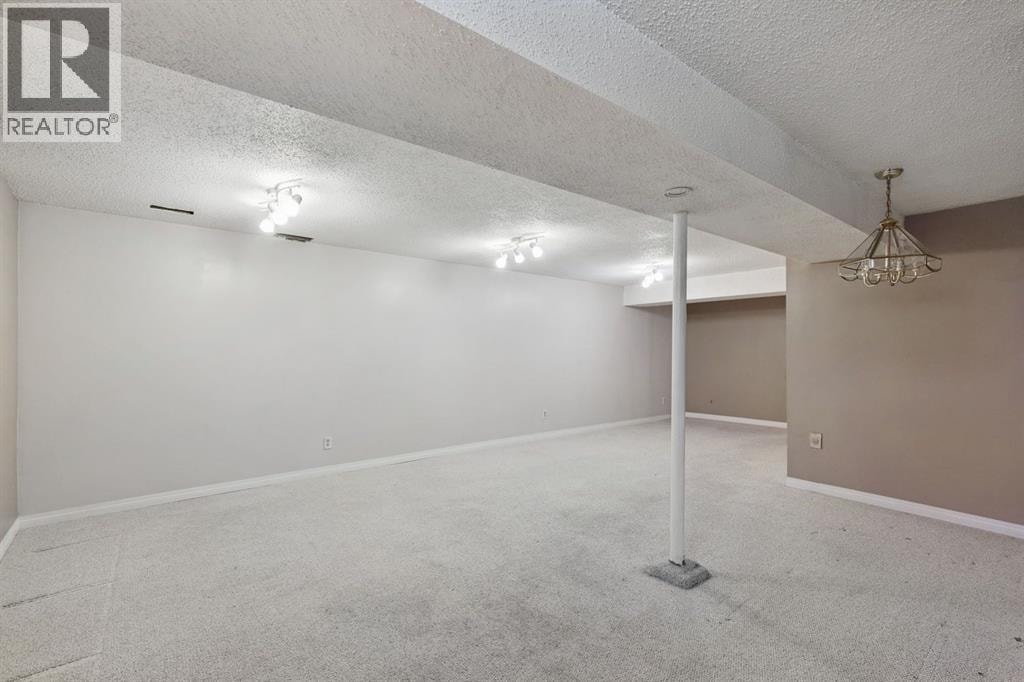 8028 5 Street SW — photo 16