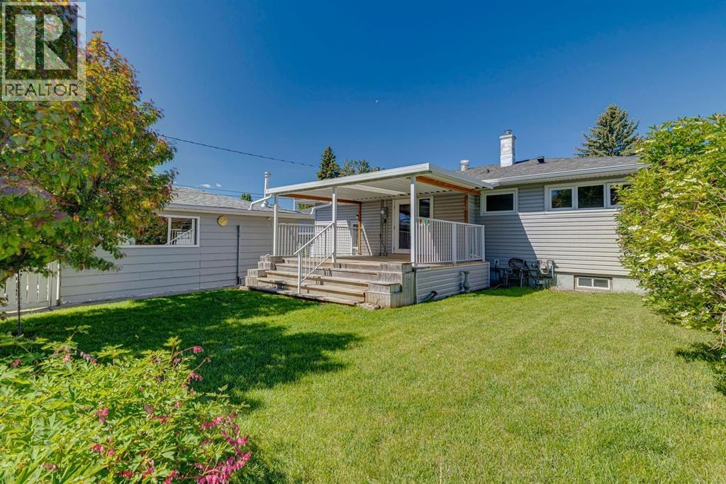 8028 5 Street SW — photo 2