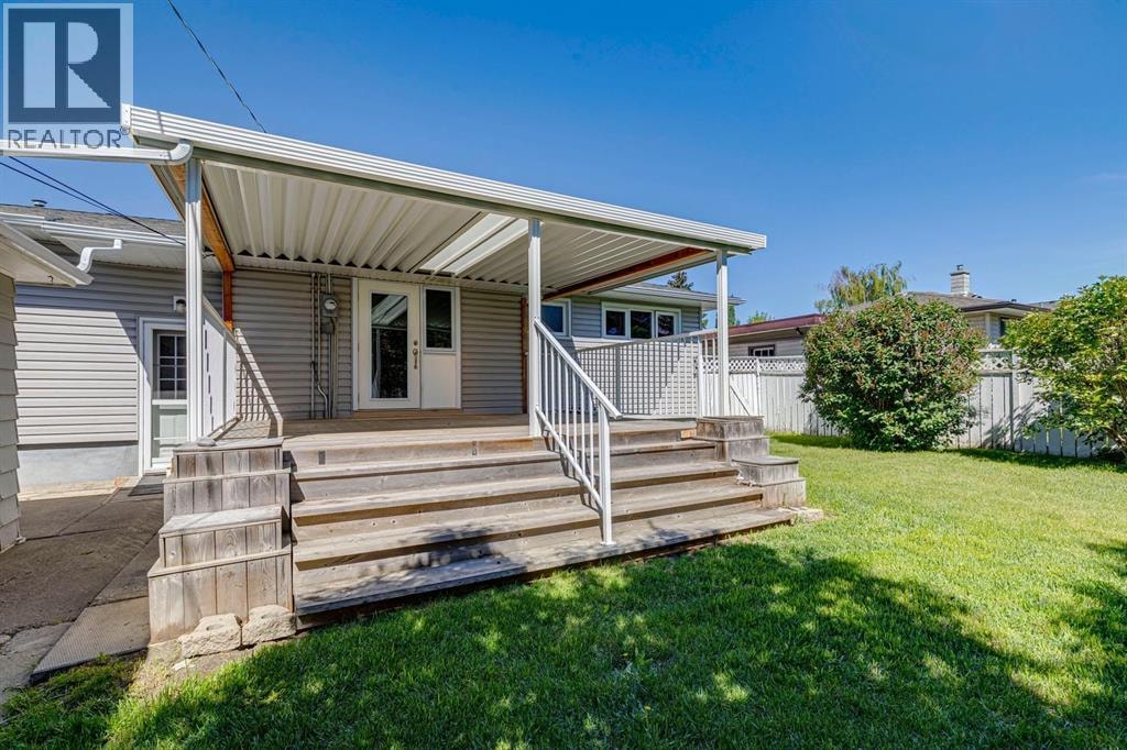 8028 5 Street SW — photo 22