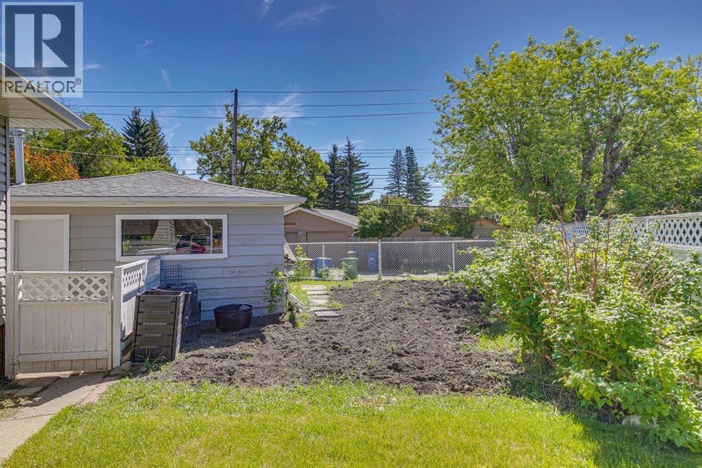 8028 5 Street SW — photo 26