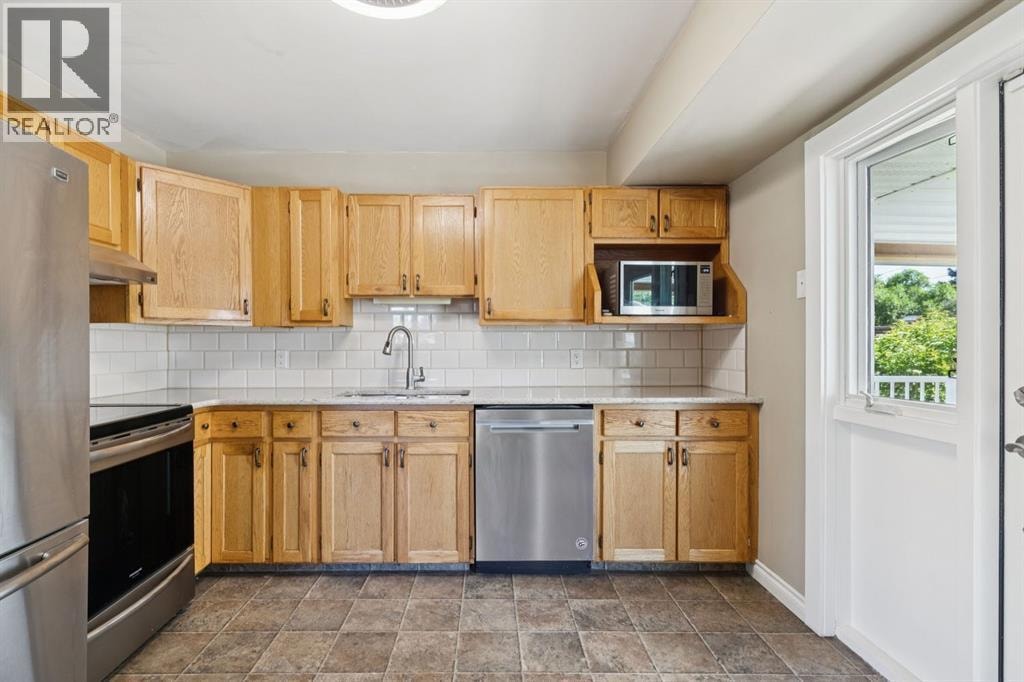 8028 5 Street SW — photo 8