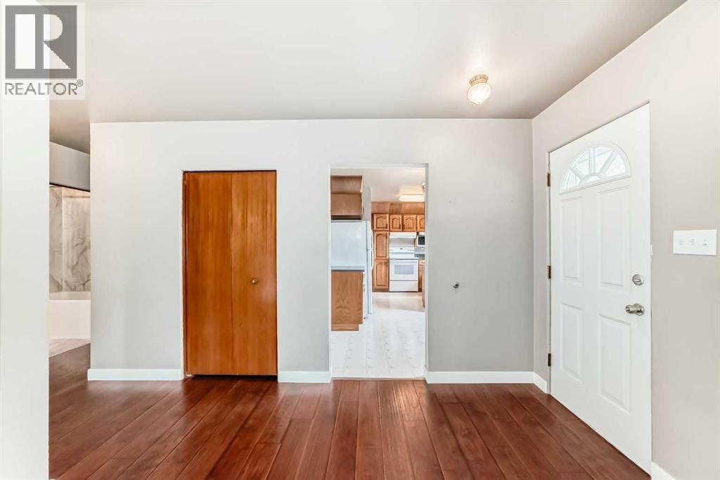 1228 Rosehill Drive NW — photo 3