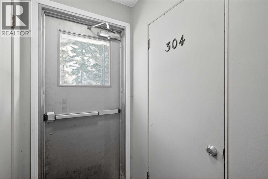 304, 512 Cedar Crescent SW — photo 27