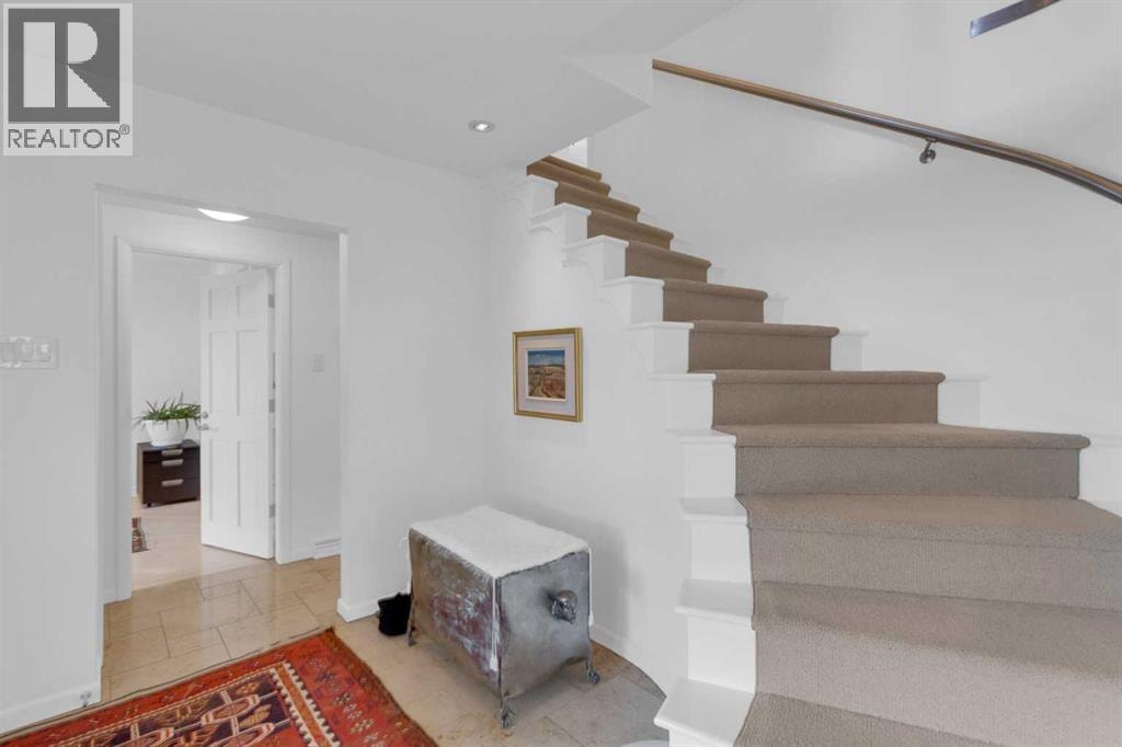 4615 14A Street SW — photo 3