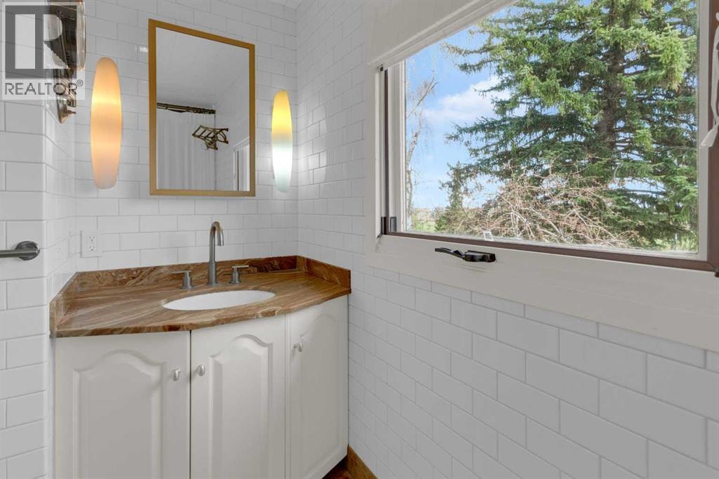 4615 14A Street SW — photo 22