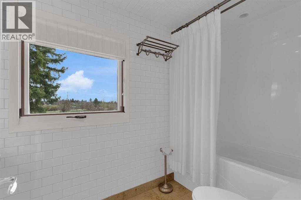 4615 14A Street SW — photo 23