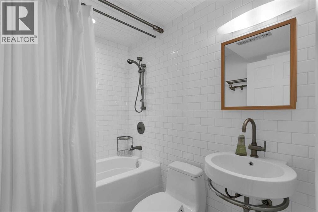 4615 14A Street SW — photo 25