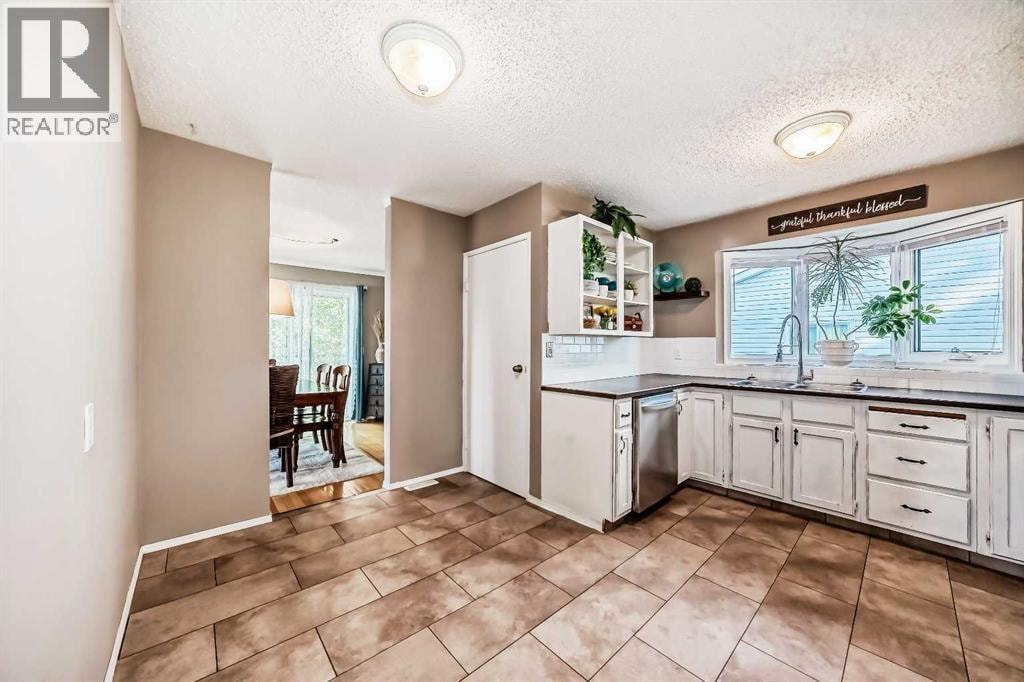 85 Rideau Close SW — photo 10