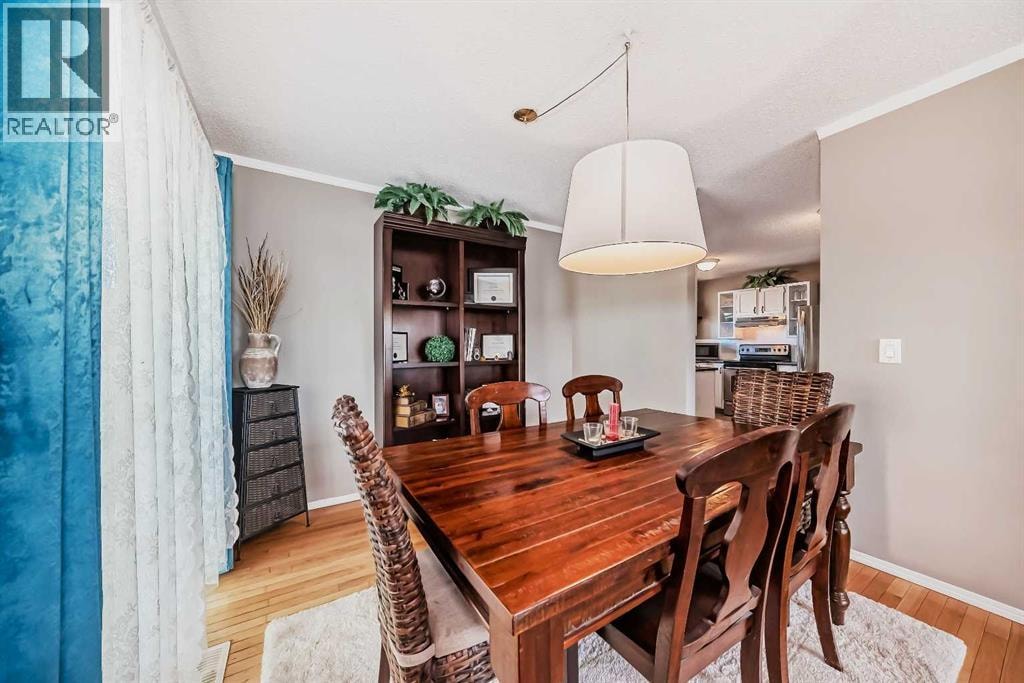 85 Rideau Close SW — photo 14