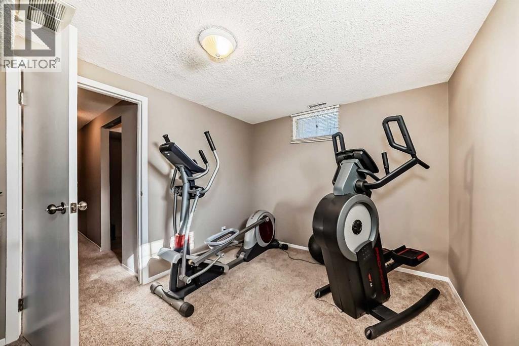 85 Rideau Close SW — photo 43