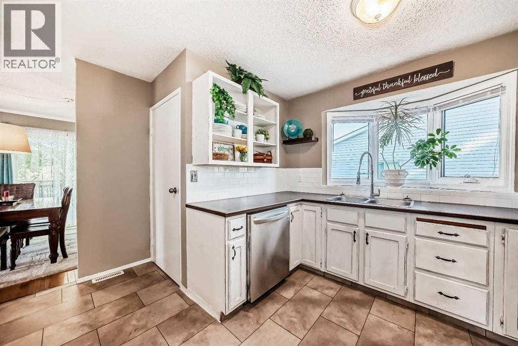 85 Rideau Close SW — photo 12