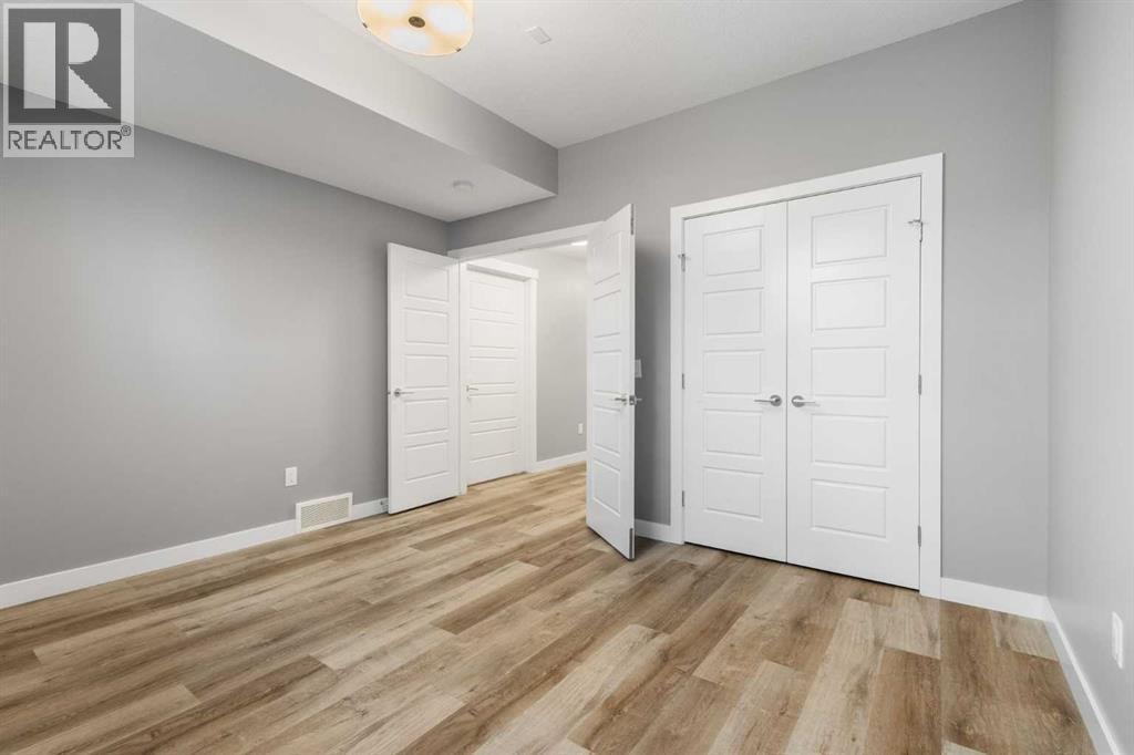 4905 21 Avenue NW — photo 34