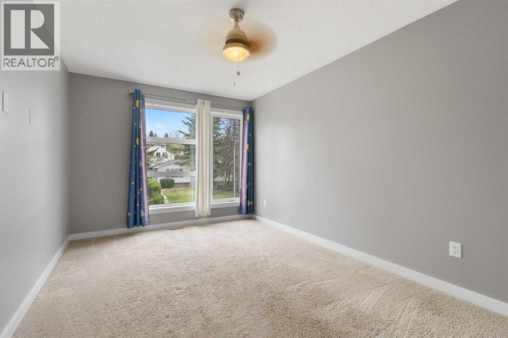 4905 21 Avenue NW — photo 22