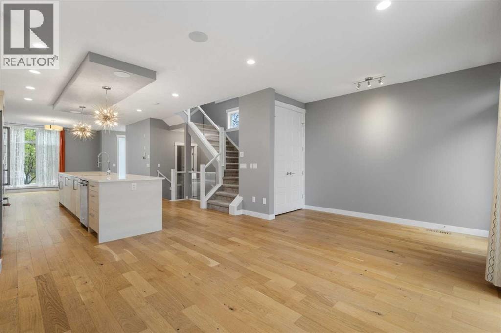 4905 21 Avenue NW — photo 14