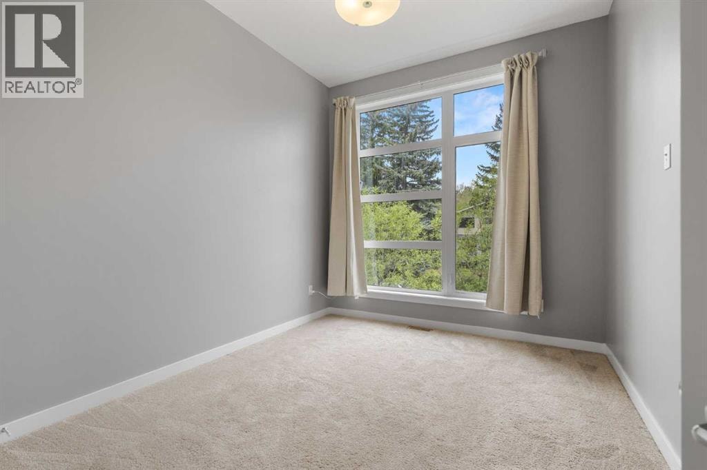4905 21 Avenue NW — photo 24