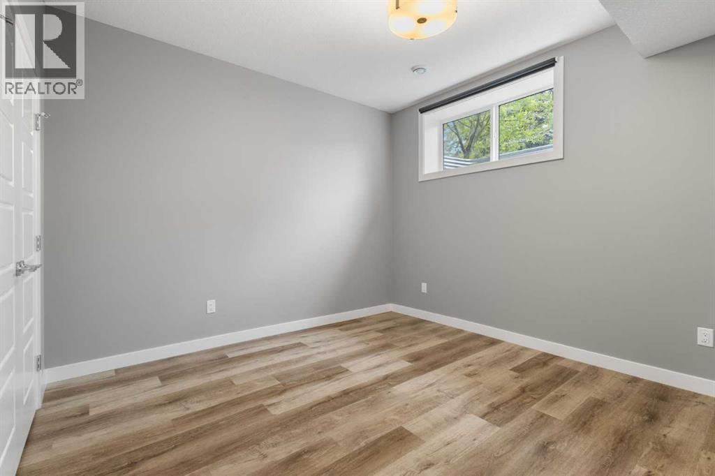 4905 21 Avenue NW — photo 33