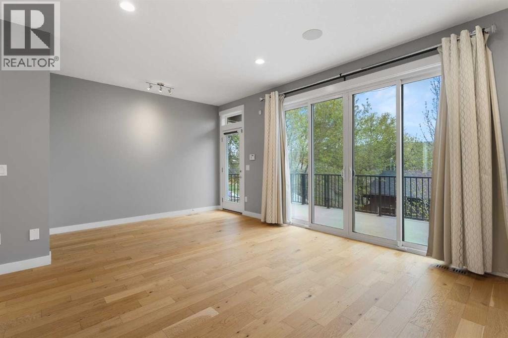 4905 21 Avenue NW — photo 13