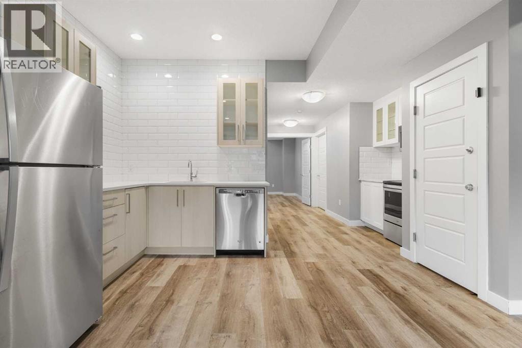 4905 21 Avenue NW — photo 32