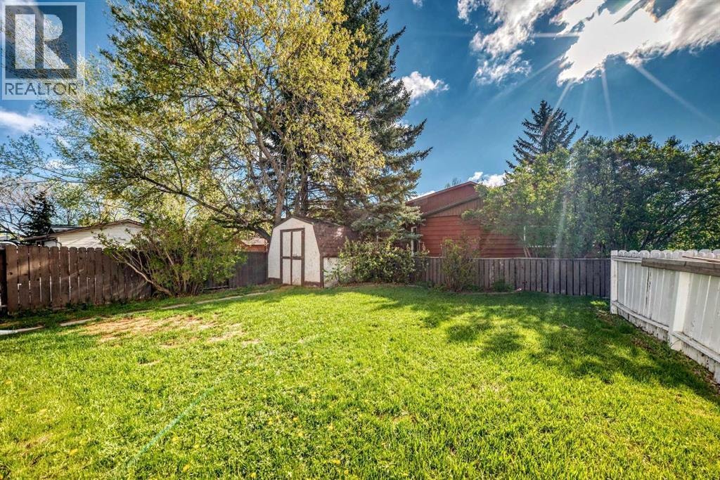 85 Rideau Close SW — photo 48