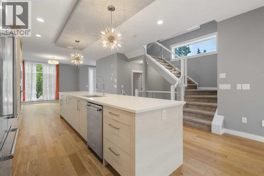 4905 21 Avenue NW — photo 10