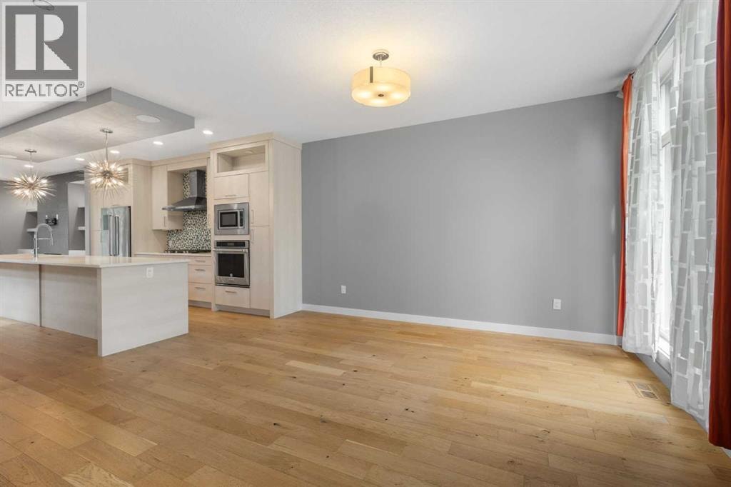 4905 21 Avenue NW — photo 2